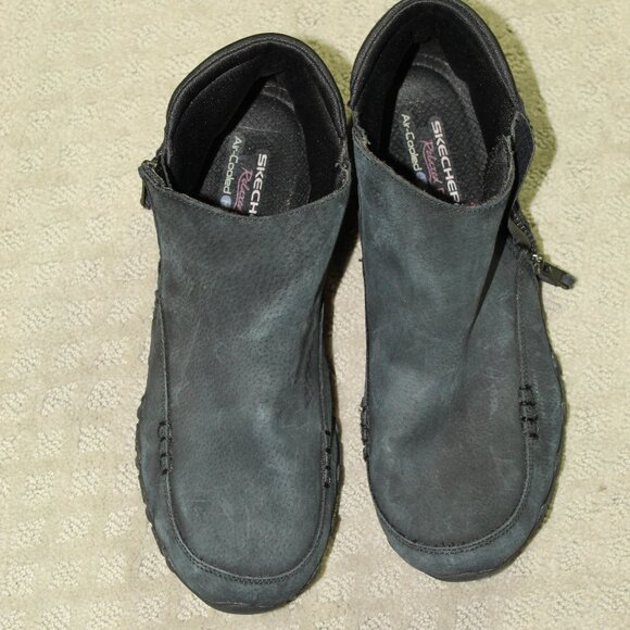 Skechers Wm 11 Relaxed Fit Air Cooled Memory Foam Black Leather Moccasin Bootie - Picture 2 of 6